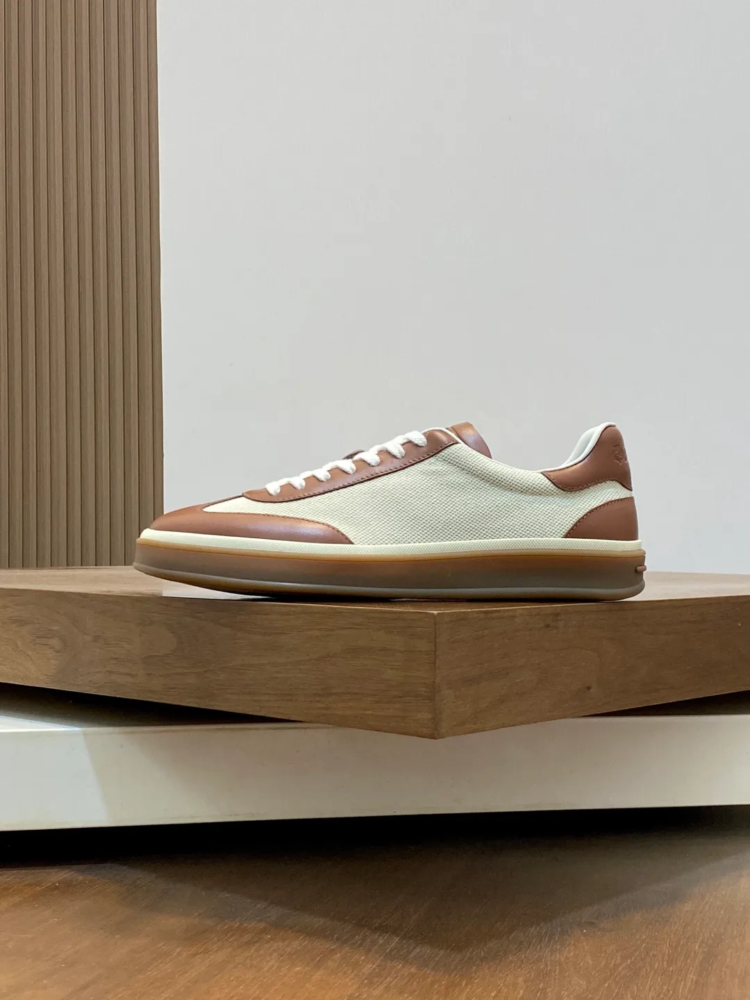 💰420Loro Piana — Classic casual shoes, men's lace-up casual shoes and sneakers, high-quality lightweight and comfortable fabrics, suitable for outdoor leisure, the color is young and energetic, and it looks great with sportswear or casual suits! Code number: 39-44 (38, 45, 46, can be customized)